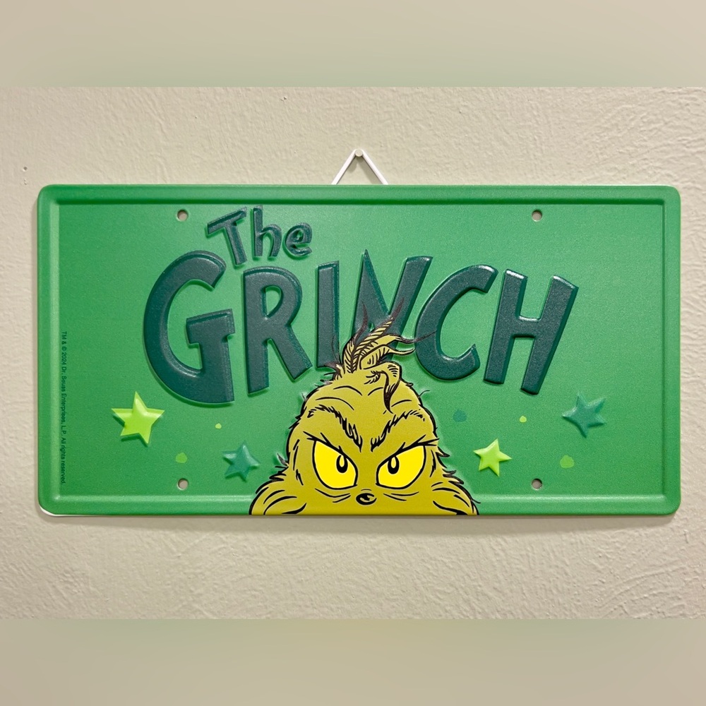 NWT The Grinch Metal Wall Sign